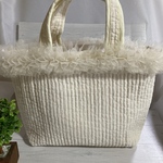 ヌビのトートバッグチュールテープ付き　(バニラ)Mサイズす