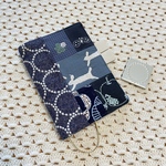 ほぼ日手帳カバー カズンサイズ ミナペルホネ ウールtambouri ネイビーに　もこもこ刺繍のrunrunrunメインに片面チョコっとパッチバージョン