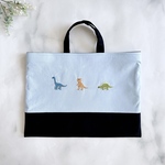 恐竜刺繍🦖🦕名入れ可【2サイズ・水色】恐竜の刺繍・レッスンバッグ・男の子・マチあり・マチなし・水色・帆布・入園・入学・お稽古