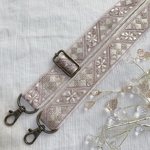 ショルダーストラップ　スマホショルダー　インド刺繍リボン　【送料込み】薄ピンク