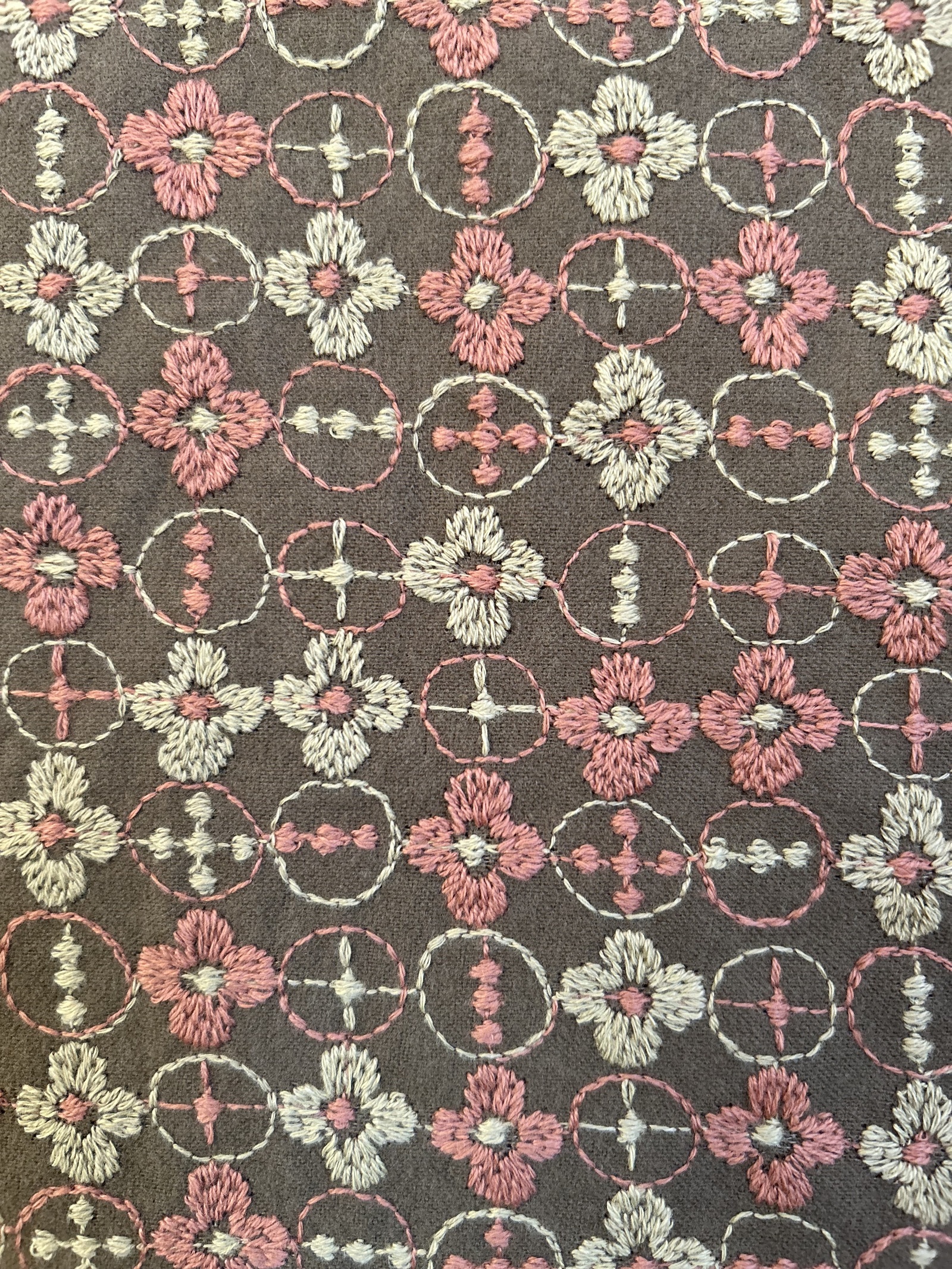 刺繍布＜ペラペラヨメナ＞綿起毛 ブラウン30センチ - 音の絵 | minne
