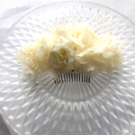 オフホワイトのコーム・ロマンティックなムードで♡