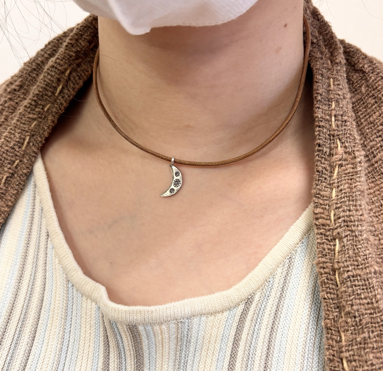 カレンシルバー蔓草のトップ　チョーカーネックレス カレンシルバー蔓草のトップ チョーカーネックレス