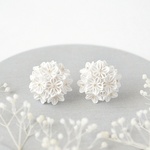 紙つまみ細工のイヤリング 〔 冬桜 ・ 半くす 〕入学式 結婚式 着物 セレモニースーツ ドレス 華やか 上品 つまみ細工 ソフトフィットイヤリング 軽い 春 浴衣 和装 フォーマル 白色 白い花 