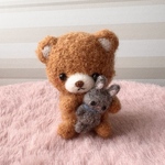 ぬいぐるみを抱いたくまちゃん　羊毛フェルト　〜受注制作〜
