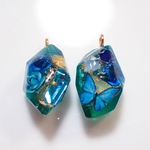 煌めく鉱石風ピアス イヤリング レジン 鉱石レジン ビジュー 蝶々 薔薇 緑 青 黄 マルチカラー