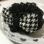 ❣️❣️100円引き❣️❣️1個限定✨さらにもこもこ✨ふわもこwith千鳥格子リボン シフォンシュシュ❤(ブラック＋千鳥格子リボン)