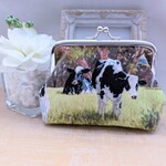 リアル牛が可愛すぎるぅ♡がま口　小銭入れや小物入れ　 ハンドメイド　cow　牛柄　プレゼントにも　がま口ポーチ