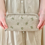 かすみ草の手刺繍財布(きなり)