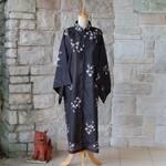 レトロクラシカル　黒地に桜　大正ロマンの雰囲気　着物スリーブワンピース　着物リメイク　一点物