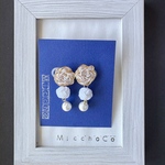 水引アクセサリー　八重椿の3段ピアス　白と金　No.503