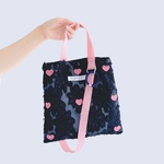 ハート刺繍のフラワーバッグ(ネイビー)  肩にかけられるショルダー＆まとめるゴム付き