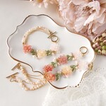 色づくダリアと淡水パールのブレスレット　