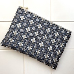 《 2点限定 》インド刺繍生地トレリスヴァイオレットのポーチ　小花柄　通帳入れ　通帳ポーチ　小物入れ