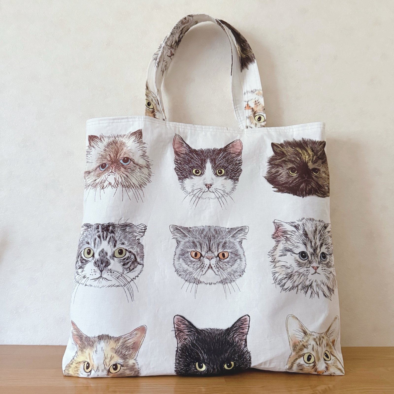 ハンドメイド トートバッグ 巾着バッグ おとぎの国の猫と仲間
