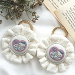 【人気No.1】　お花のようなマタニティマーク　マタニティキーホルダー　マタニティーマーク　マタニティロゼット　おなかに赤ちゃんがいます　妊娠　赤ちゃん　ナチュラル　可愛い　刺繍生地　