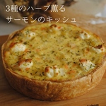 【3種のハーブ薫る】サーモンとクリームチーズのキッシュ