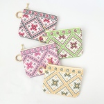 ［特集掲載］北欧風クロスステッチ刺繍のカラビナ付きミニポーチ　　選べる全4色（赤✖️黒／黄✖️カーキ/緑✖️ボルドー／くすみピンク✖️パープル）　推し色　推し活用にも♪