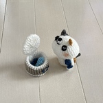お魚の缶詰とミケ猫ちゃん