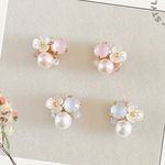 小ぶり淡色Flower イヤリング ピアス 結婚式　お呼ばれ　ラッピング対応　小さい　シンプル　春　推し色　ホワイトコーラル