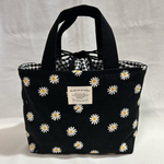 保温保冷 ランチバッグ 花柄マーガレットブラック 黒 洗えるお弁当袋 巾着持ち手つき　巾着バック
