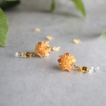 夕暮れ色金木犀（キンモクセイ）とビジューのピアス/イヤリング　15mm