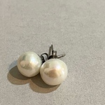 本真珠ピアス 大粒 天然バロックパール 艶々 照り照り チタンピアス