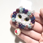 紫陽花と猫　ブローチ　ビーズ刺繍　2way仕様(バッグチャームオプションあり) 白猫　和玉　椿　山茶花　猫の日　和モダン　ギフト　
