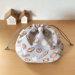 ＊しじみきんちゃく＊Mサイズ バッグの小物整理に お弁当巾着 スープジャー巾着 おにぎり巾着 おやつ巾着 こんがりパン  パン柄 グレー