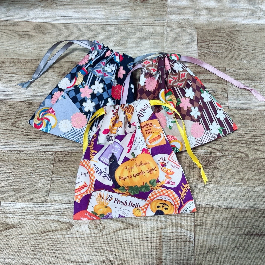 マイハナフミ♡巾着他 刺繍のかわいいサボテン 巾着袋 生成り マチ付き Ⅿサイズ