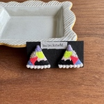 刺繍イヤリング/ピアス【さんかく×パール】