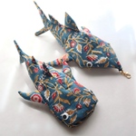 海の仲間を持ち歩く‐ジンベイザメのブロックプリントポーチ