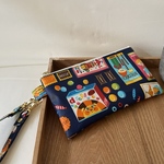 14cm裏付きラミネートミニポーチ　ポップなお菓子　ストラップつき　カラビナ