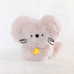 チーズを抱っこ🧀🐭ねずみのもふもふポーチ