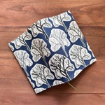 【四六判ソフトカバー用】大きな木のブックカバー　布　北欧　ネイビー　Ｂ６　単行本