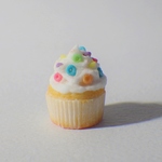 カラフルなシリアルのカップケーキ【ミニチュア】