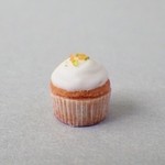 【ミニチュアフード】オレンジとピスタチオのカップケーキ