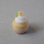 【ミニチュアフード】フレッシュバナナのカップケーキ