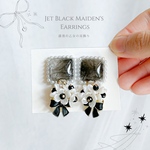 漆黒の乙女の耳飾り໒꒱·̩͙🖤                                       ブラック 黒 ロリータ ゆらゆら ゴスロリ パール 花びら 個性的 ピアス イヤリング