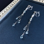 ちいさなスカイブルートパーズのテールデザイン ノンホール【ピアス/イヤリング】シルバー cz 天然石 アクアブルー