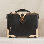 A4サイズ対応　薄マチのビジネスダレス　クリアファイル　A4ハードケースも