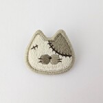 刺繍ブローチ✽もんすにゃー　Ｈ