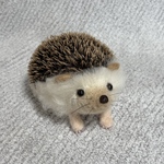 羊毛フェルト　ハリネズミ大　顔ベージュ　ハンドメイド