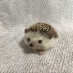 羊毛フェルト　ハリネズミ大　顔薄茶　ハンドメイド