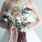 《ショップオープンSALE価格》【結婚式、前撮り、フォトウェディングに】ニュアンスカラーのバラとアマランサスのアーティフィシャルフラワーブーケ