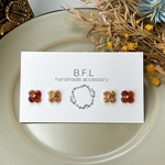 小さいピアス　金木犀とベッコウ　花　秋　イヤリング変更可　金属アレルギー対応　ギフト