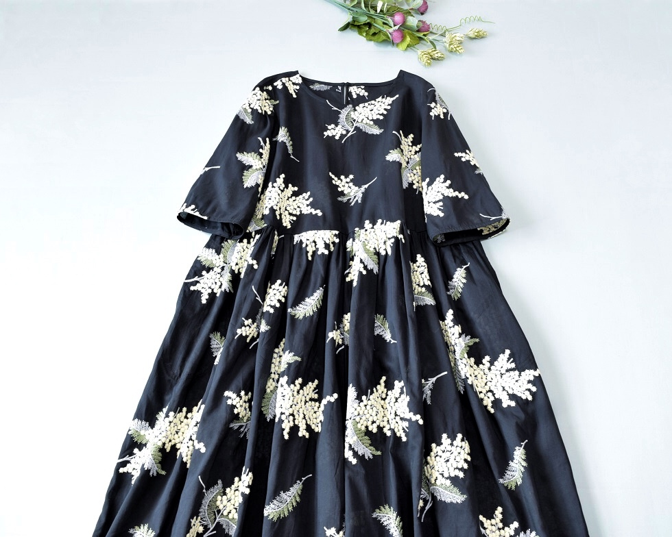 コットン100％総刺繍ウエストギャザー寄せポケット付き大人可愛い五分袖ワンピース♪
