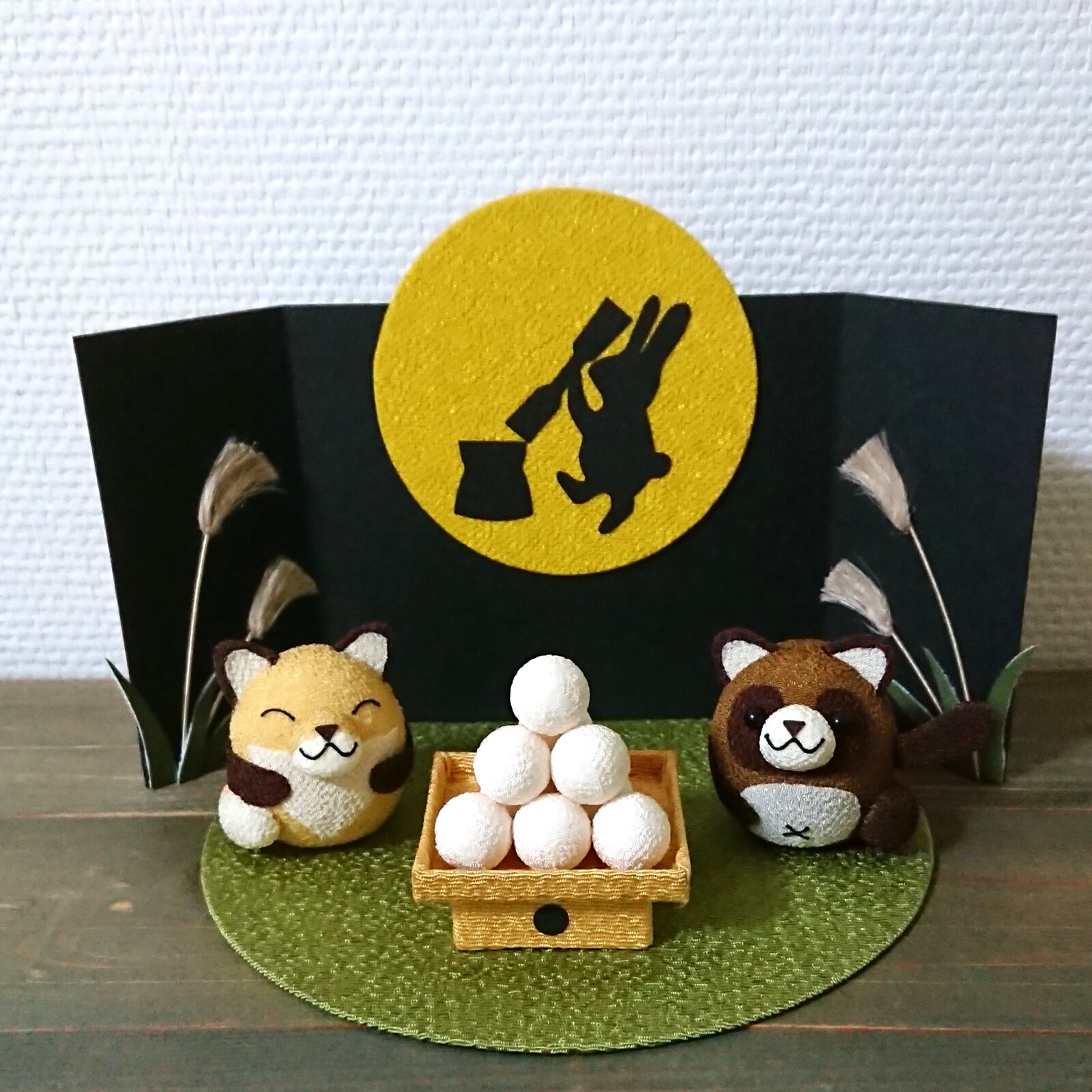 ★オーダーページ★ ミニ座布団「紗綾形」置物用 ハンドメイド ミニチュア ミニ座布団 飾り座布団 金彩菱形 10cm角 4個セット 置物用