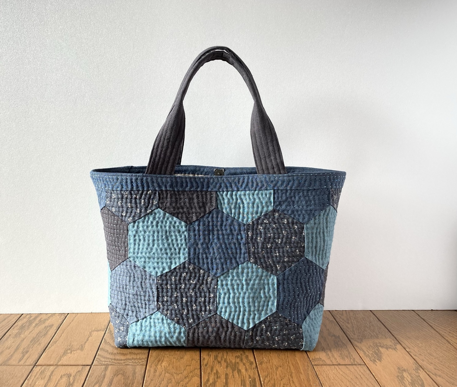 ハンドメイド　パッチワークキルト　ハウス、スーちゃんのトートバッグ ハンドメイド パッチワークキルト ハウス、スーちゃんのトート