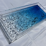 現品販売　即納Bコバルトブルーシーの波紋トレイ（Ｌ）イルカファミリー　小物置き　リモコン　時計　眼鏡置きシンプル　青い水面と水紋　